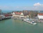 Der Bahnhof liegt direkt am Lindauer Hafen